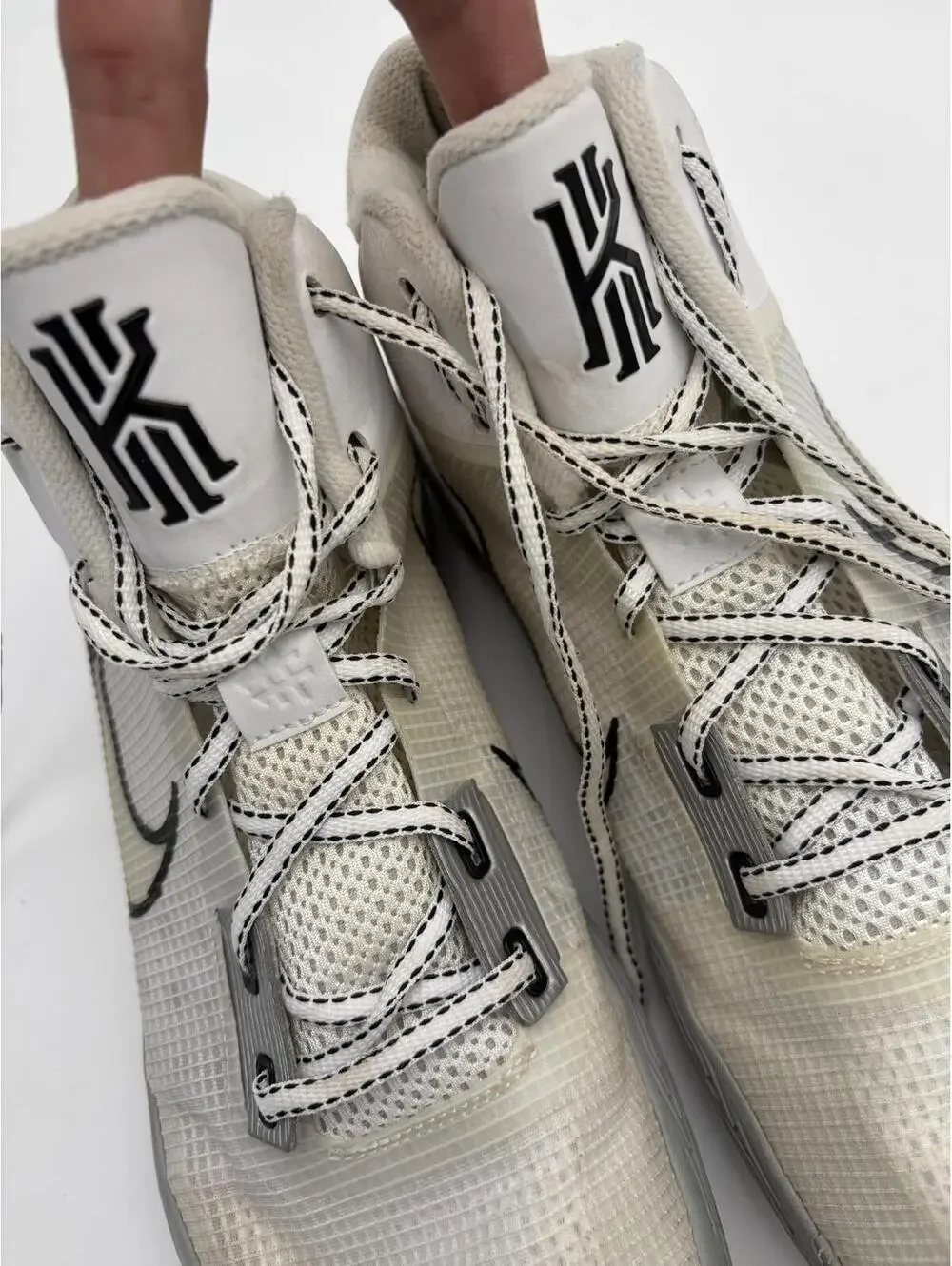 Nike Kyrie Flytrap 4 Sneakers Men's Basketball Shoes Metallic Silver Size 13